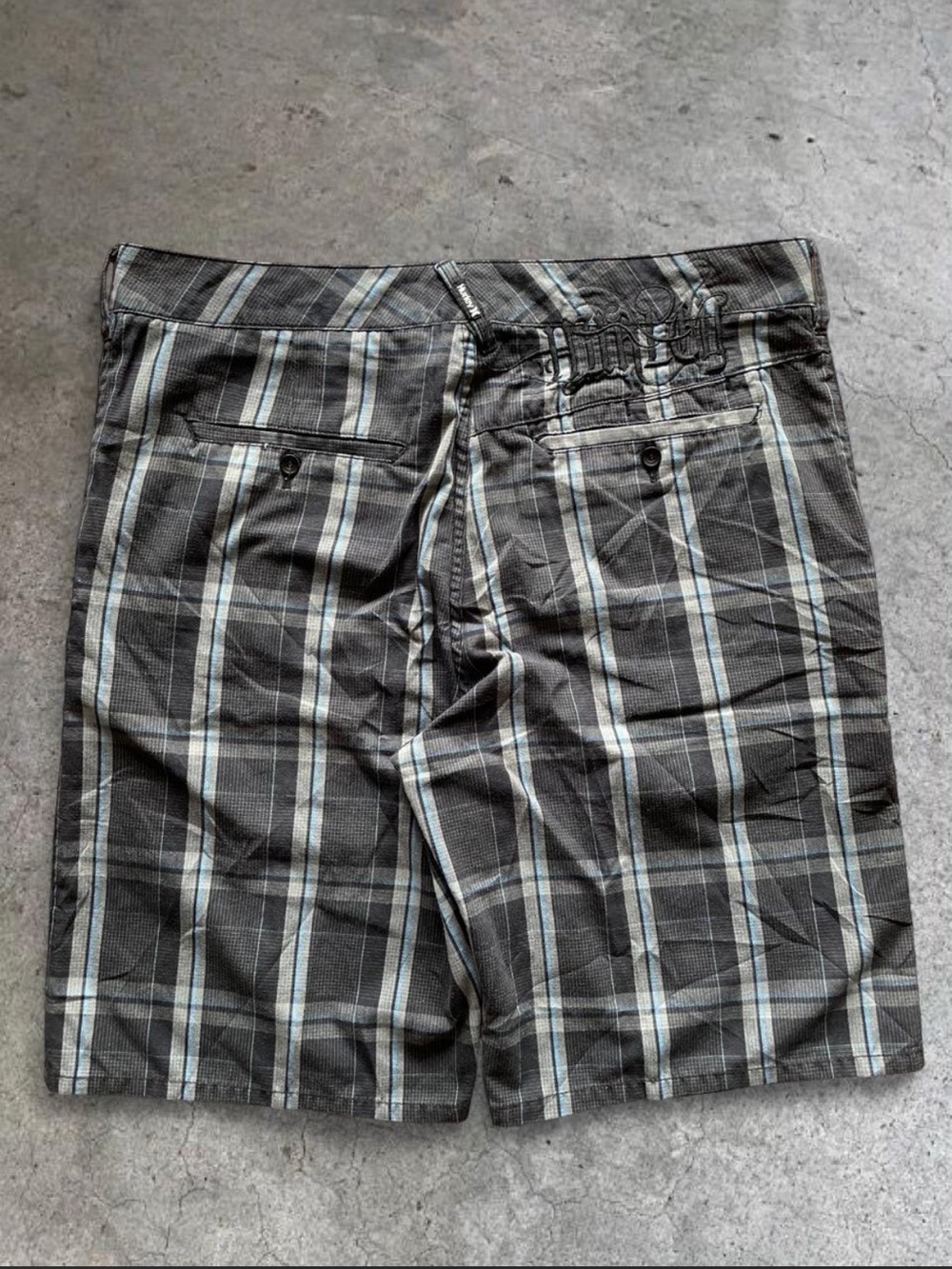 Hurley Men's Plaid Flat Front Shorts in Black and Light Blue